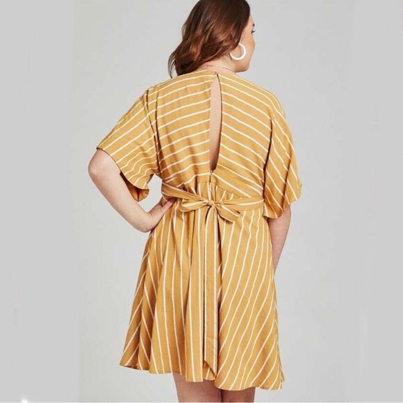 Altar’d State caramel and white open tie back dress size small - Picture 3 of 7